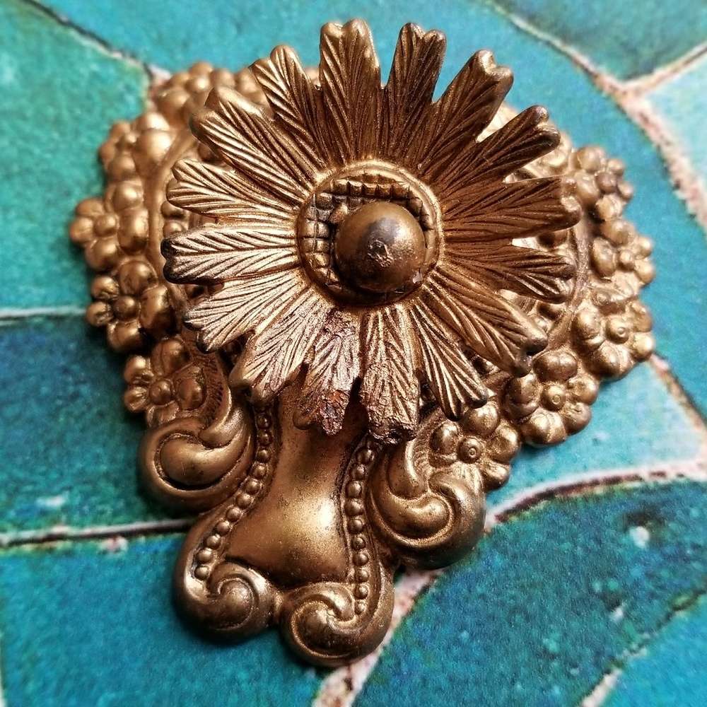 Vintage dress clip gold tone Victorian etruscan revival fur clip ornate